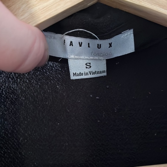 Black side slit blouse - Picture 4 of 4